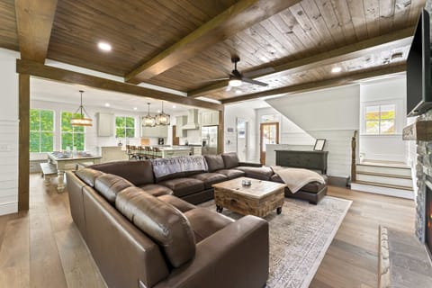 Expansive open floor plan featuring a large living area, farmhouse dining table, and chefโs kitchen. Designed for large groups and unforgettable lake vacations.