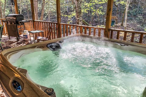 Hot tub oasis awaits. And, unwind in this bubbling retreat surrounded by nature's beauty!