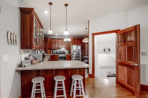 Enjoy culinary adventures in this spacious, stylish kitchen with modern appliances and charm!