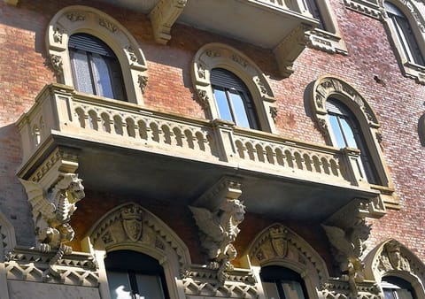 I draghi che sorreggono i terrazzi del piano nobile