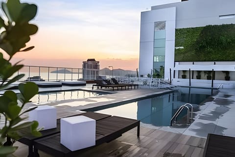 Swimming pool,Balcony / Terrace,Sea view