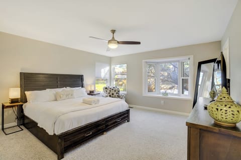 Every bed is made with clean, crisp white linens and layered comfort. Fresh towels are provided for each guest, ensuring a relaxing and seamless stay.