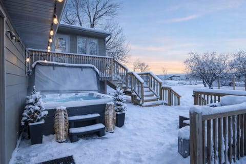 Winter or summer, the hot tub is ready!