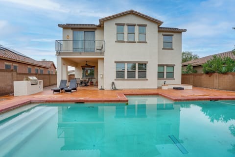 Goodyear Vacation Rental | 4BR | 3BA | 1 Step to Enter | 3,091 Sq Ft