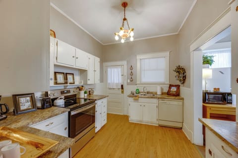 Kitchen | Microwave | Drip Coffee Maker