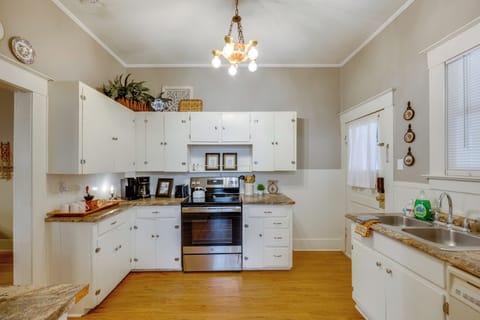 Kitchen | Dishwasher | Refrigerator