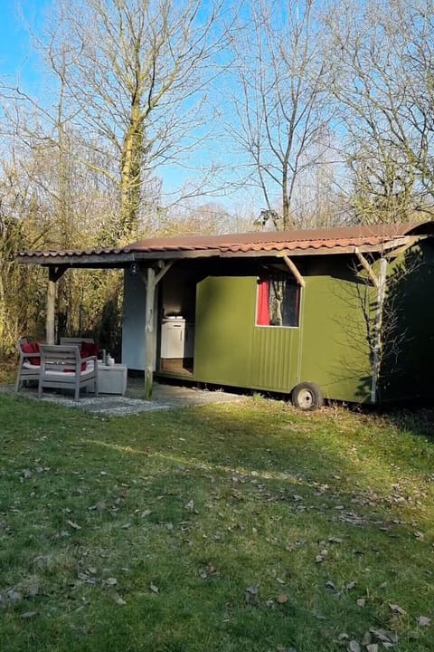 Camping Ont Moeten - T beeps like this - front