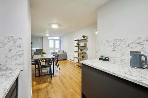 Apartment 10 Stanley Street, Liverpool - Host & Stay