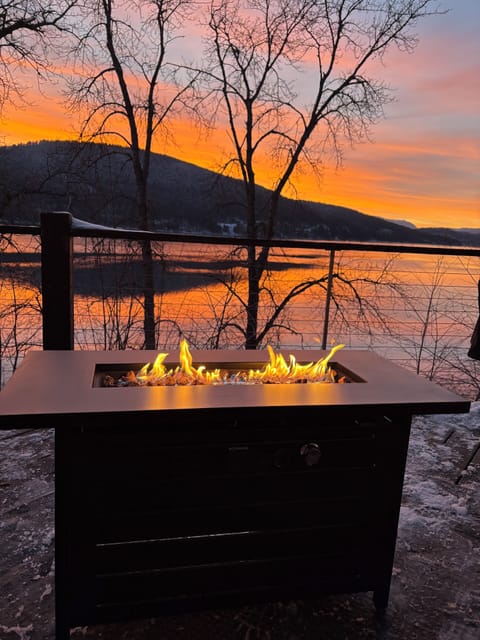 Cozy nights by the fire with a view that speaks for itself 🔥🌄