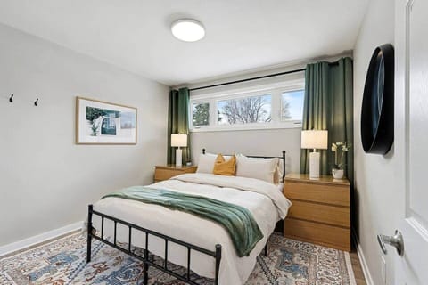 Cozy, furnished bedroom in an Ottawa midterm rental - perfect for professionals.
