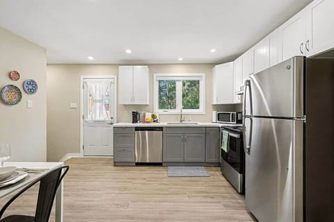 Ample counter space and full appliances in our Ottawa rental.