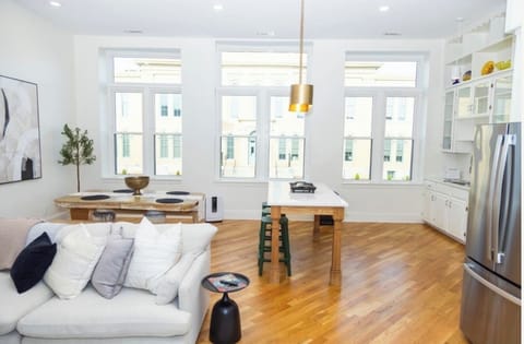 Amazing large Great Room directly overlooks the iconic Springfield Courthouse