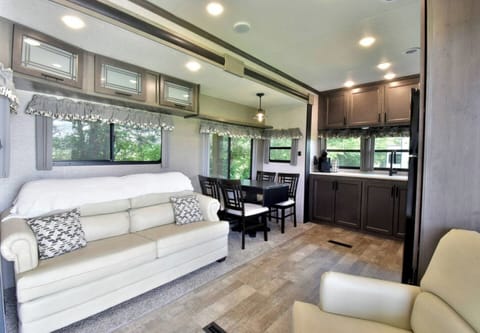 adfb7779-7188-4ebc-b4ac-8c0333443ea1