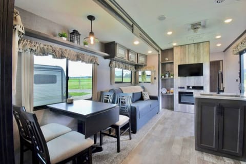 6ed839ff-05ea-41c1-be0a-8085da40577e.1