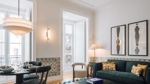 The townhouse was recently reconstructed and decorated with top-notch materials and plenty of natural light.

#design #naturallight #portugal #AndoLiving