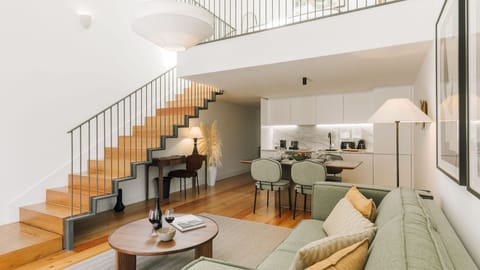 Contemporary elegance meets comfort in this bright space, perfect for relaxing and hosting. Details that truly matter.
#AndoLiving 
#InteriorDesign
#LuxuryComfort
#LisbonLiving