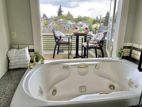 Private balcony outside
室外私人阳台