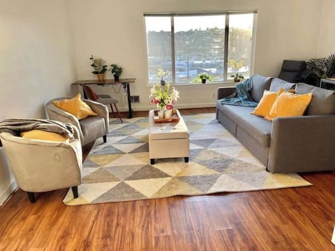 Large living space with a lot of seating space