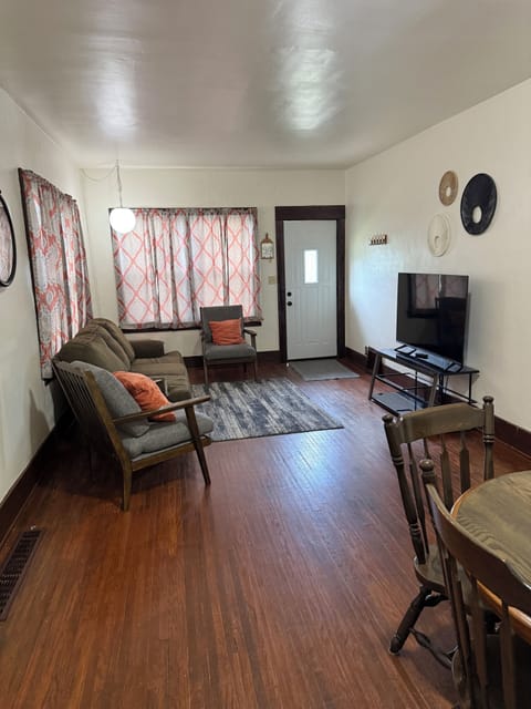 Looking in to living room from kitchen door