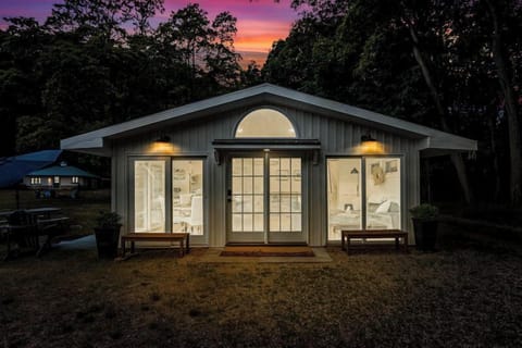 Entrance has ample lighting