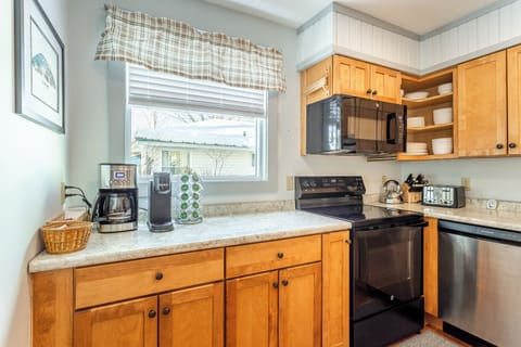 Kitchen: K-Cups, Tea, and Hot Chocolate