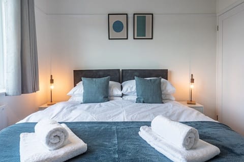 King sized bed, built in hanging storage, work space/desk, rear garden view.