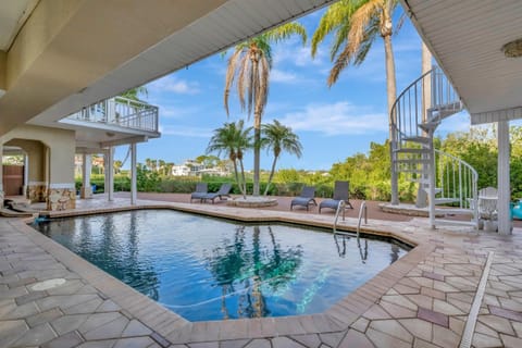 Waterfront pool & patio 