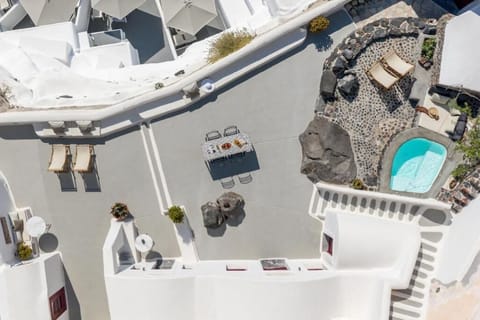 Balcony with whirlpool