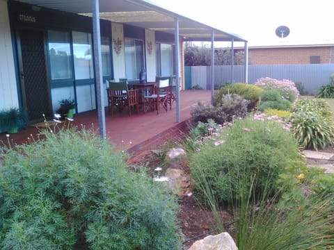 Front Entertaining Area