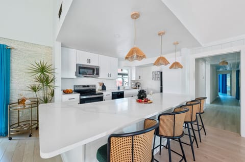 Sleek kitchen vibes—perfect for groups, snacks, and late-night bites