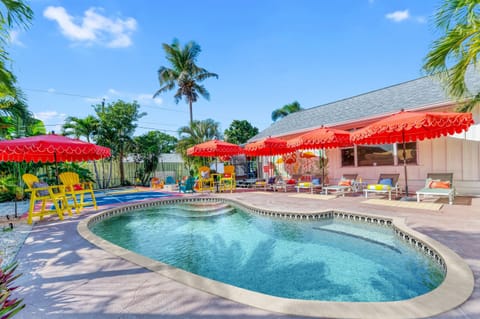 Your private pool getaway—sunny, sparkling, and ready for a perfect Bradenton day