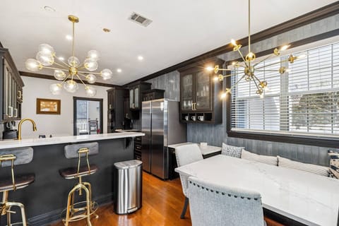 Updated kitchen and breakfast nook