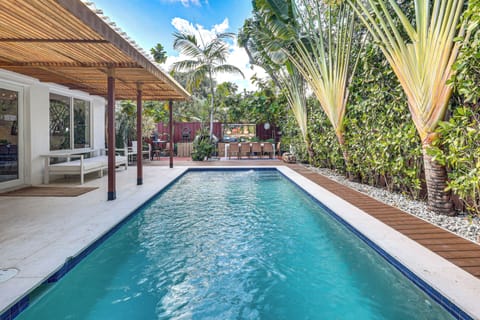 Miami Vacation Rental | 3BR | 2BA | 1,650 Sq Ft | 2 Steps to Enter