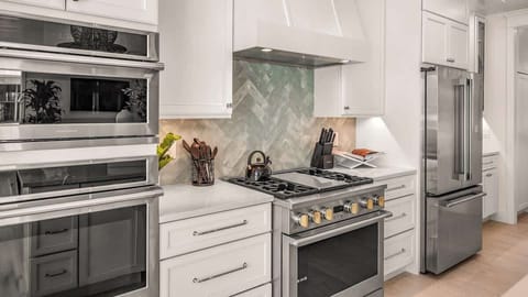 Home A - Kitchen - Oversized Refrigerator - (2) Dishwashers, Double Ovens, &amp; Large Gas Stove - Balcony Access