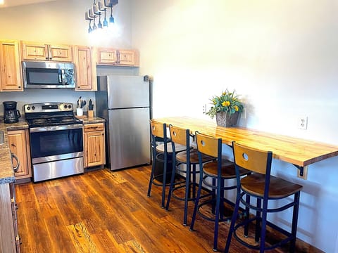 Kitchen & Eating Area