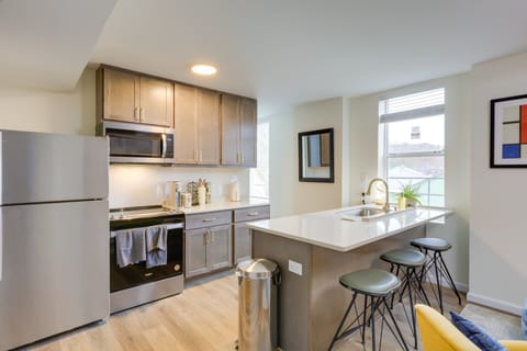 Modern kitchen design effects, gold tone fixtures, soft close cabinets & drawers