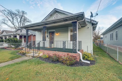 Richmond Vacation Rental | 2BR | 1BA | 1,044 Sq Ft | 2 Steps to Enter