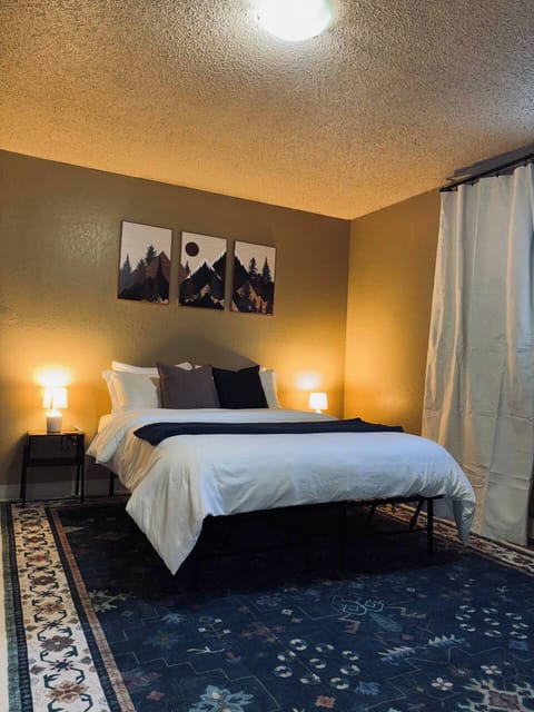 SM Bedroom- Has a queen size bed, black out curtains. 
*Cotton linens*