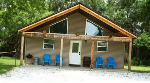 Never Inn Front Porch