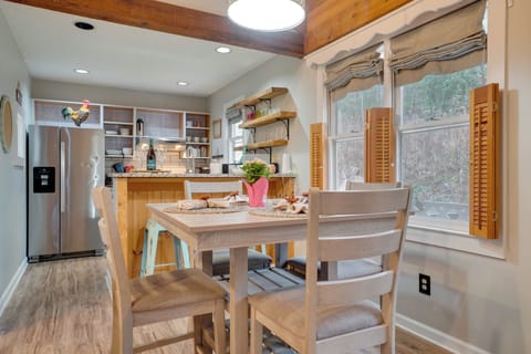 Dining & Kitchen Area | Keurig Coffee Maker (Starter Pods Provided)