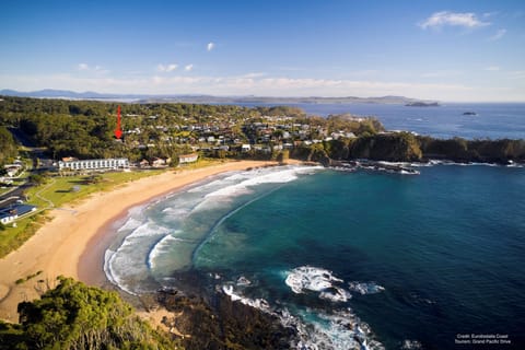 Property location, just a short stroll from beautiful Malua Beach and amenities