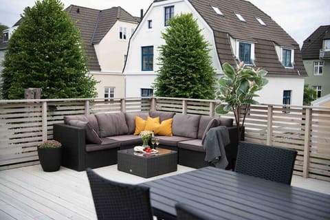A 30 square feet roof terrace oasis for amazing days and evenings