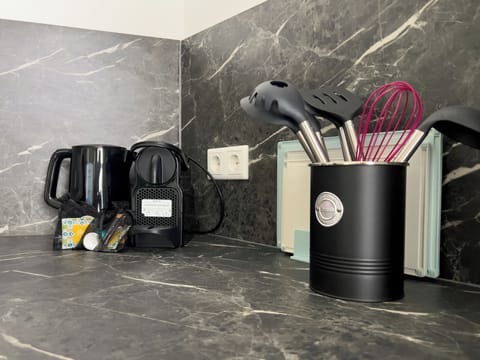 Fully equipped kitchen with coffee facilities at this apartment in Tilburg – ideal for short and long stays near Tilburg Centrum.