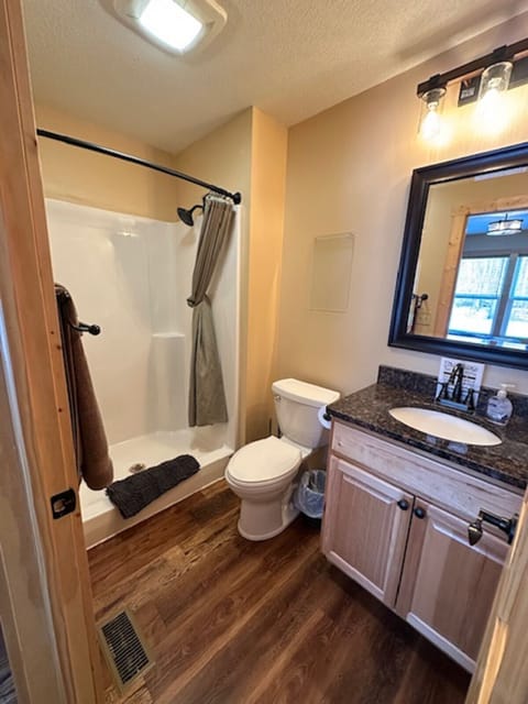 Queen Suite Bathroom