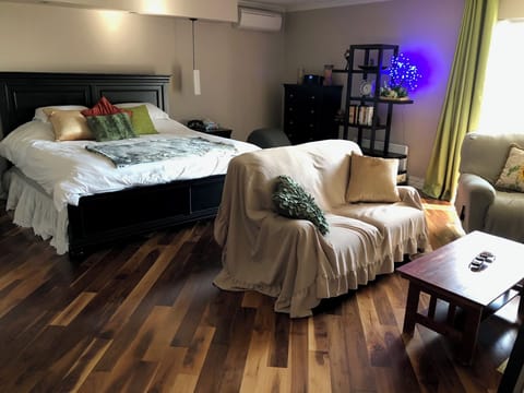 king bed,  master bed room
