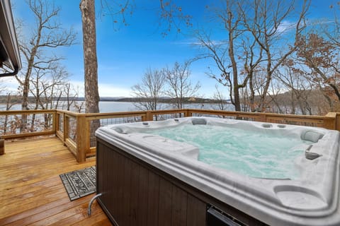 Welcome to Horizon Hideaway - our beautiful home offers easy access to Beaver Lake's shore and stunning views from sunroom, deck, and hot tub! 
