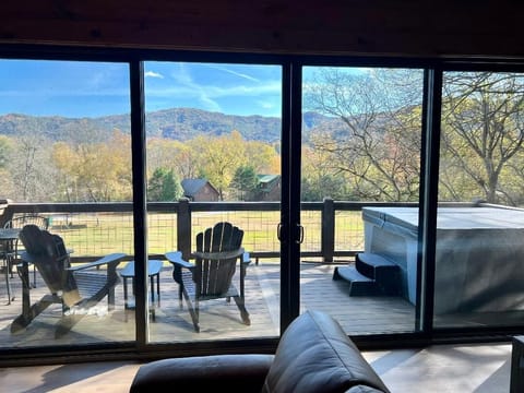 Mountain Views & Privacy
Cabins on Little River