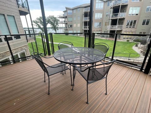 Deck table/chairs