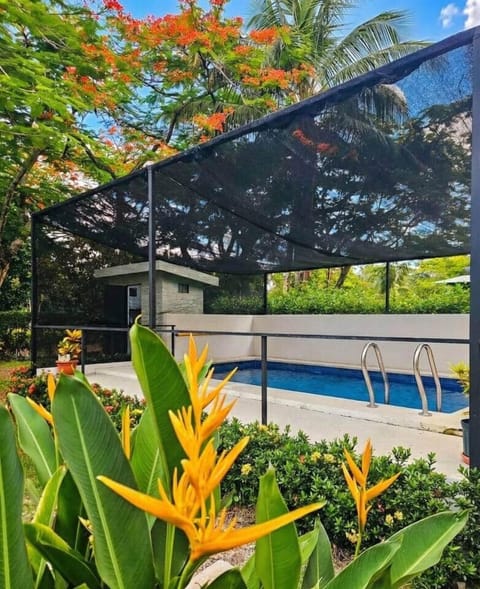 Piscine privée pour vous et amis