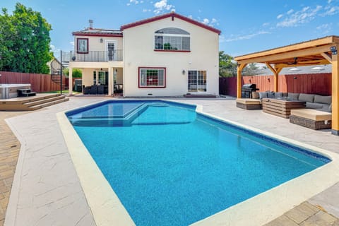 Sunny Pool & Backyard Retreat